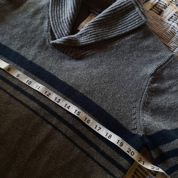 COPY - Patagonia lambswool shawl neck sweater - Medium - Picture 6 of 7